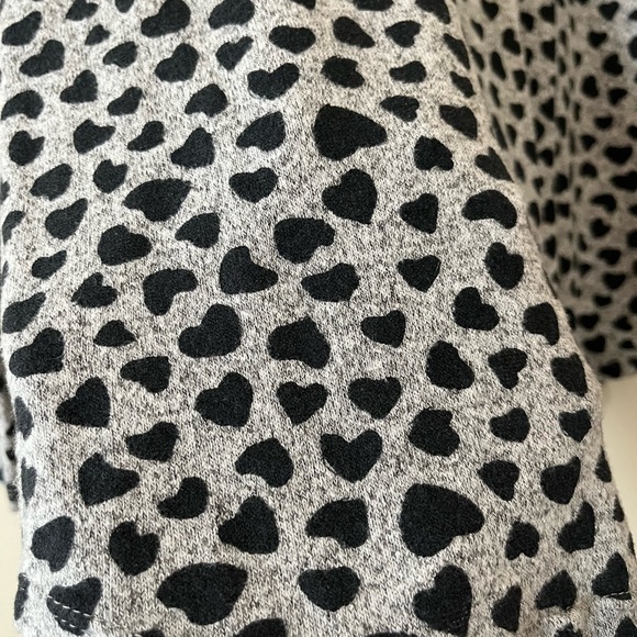 Philosophy Gray with Black Heart Design Long Sleeve Top Women’s Size Medium - Picture 3 of 13